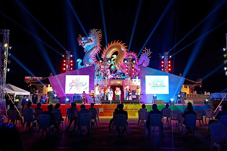เวทีกลาง งานเทศกาลหุ่นโคมไฟ นครสวรรค์ ปี 2561-2566